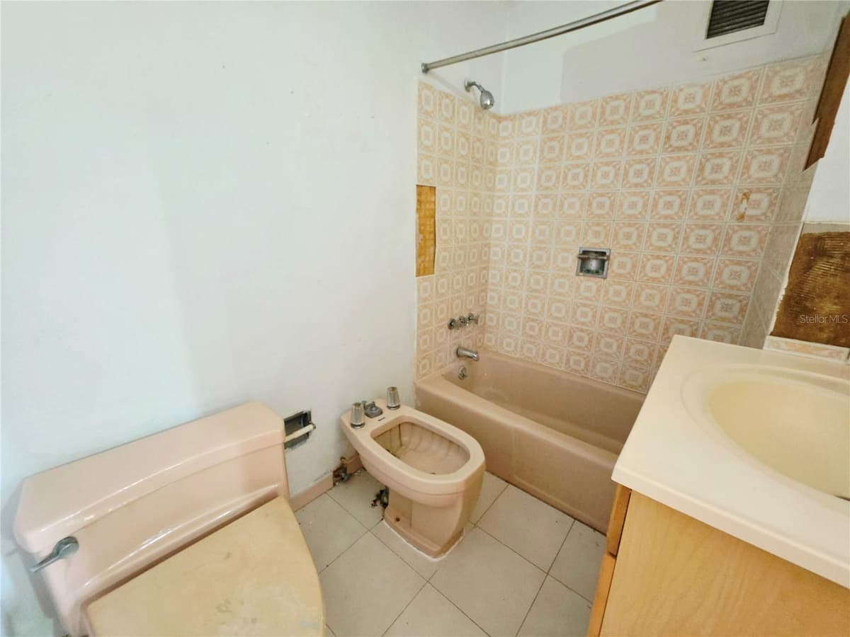 650 SERGIO CUEVAS BUSTAMANTE — photo 6 of 21
