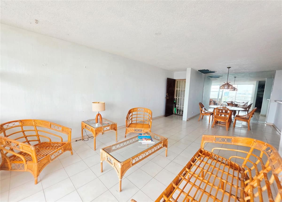 650 SERGIO CUEVAS BUSTAMANTE — photo 16 of 21