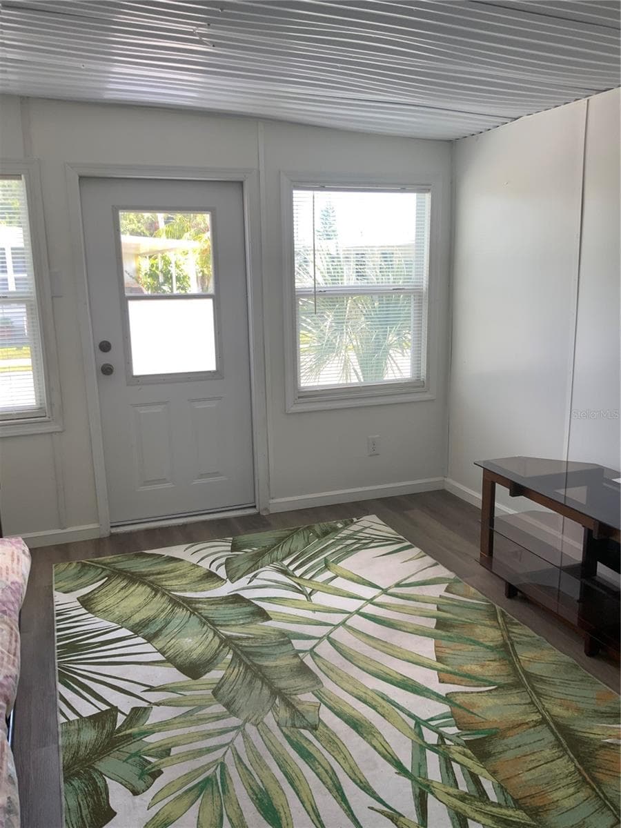6100 62ND AVENUE — photo 18 of 42
