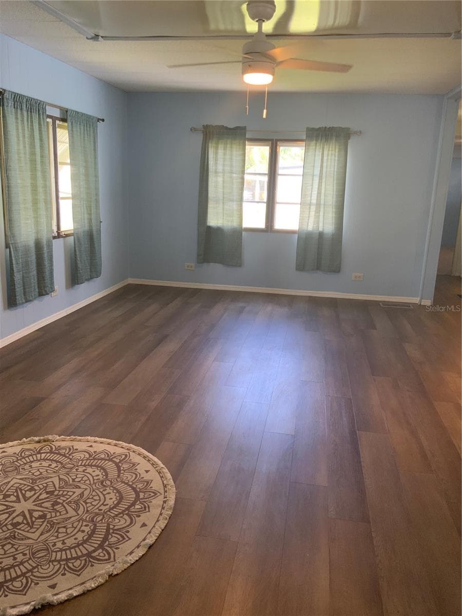 6100 62ND AVENUE — photo 12 of 42
