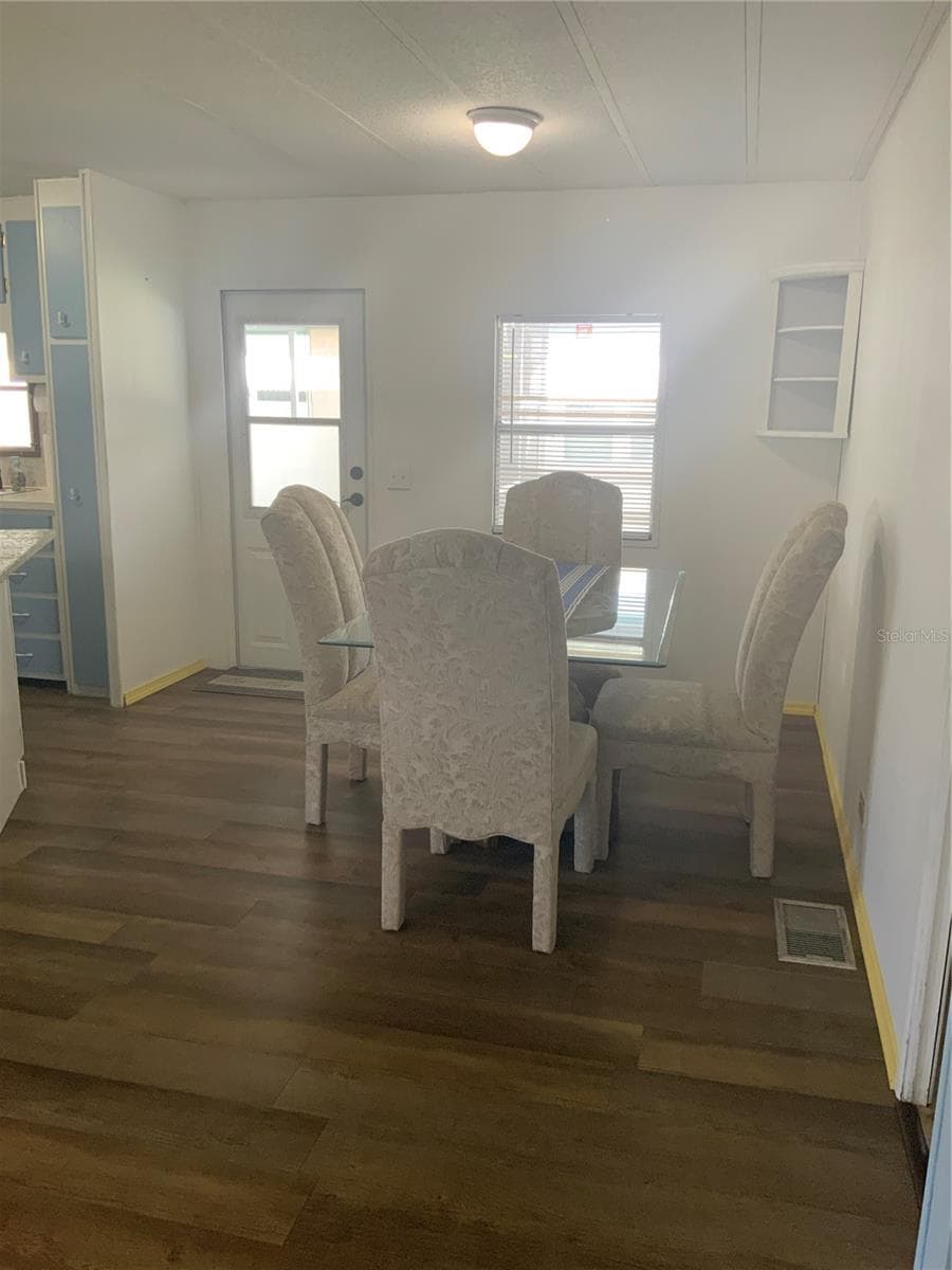 6100 62ND AVENUE — photo 17 of 42