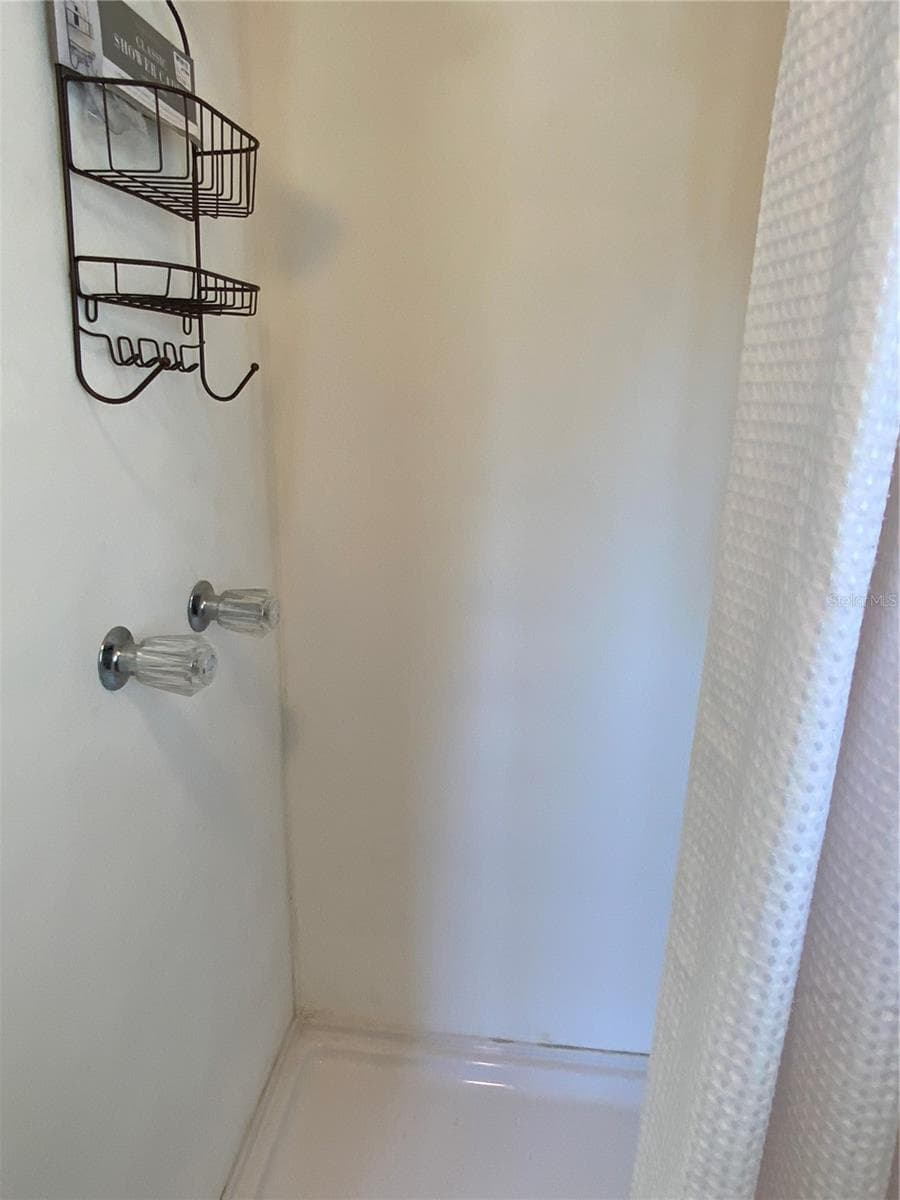 6100 62ND AVENUE — photo 31 of 42
