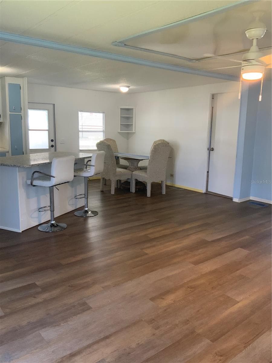 6100 62ND AVENUE — photo 9 of 42