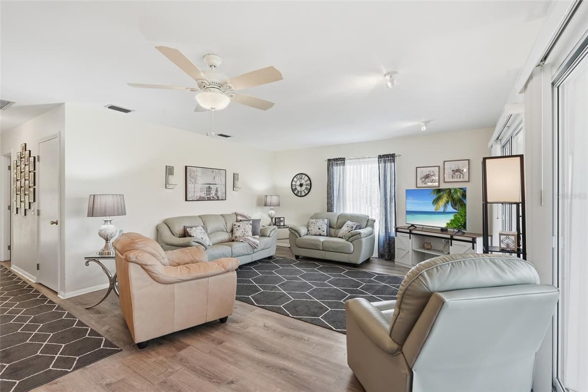 8451 SUNNYBREEZE ROAD — photo 4 of 37