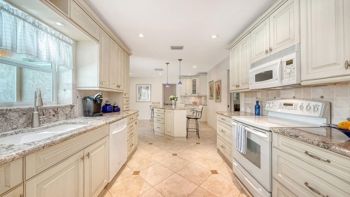 6455 MCKOWN ROAD — photo 27 of 59