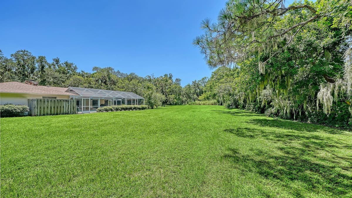 6455 MCKOWN ROAD — photo 18 of 59