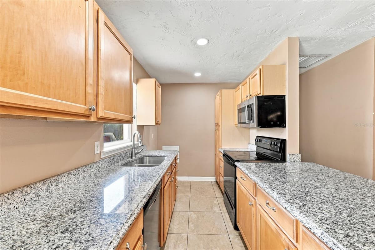2304 STANFORD AVENUE — photo 7 of 25