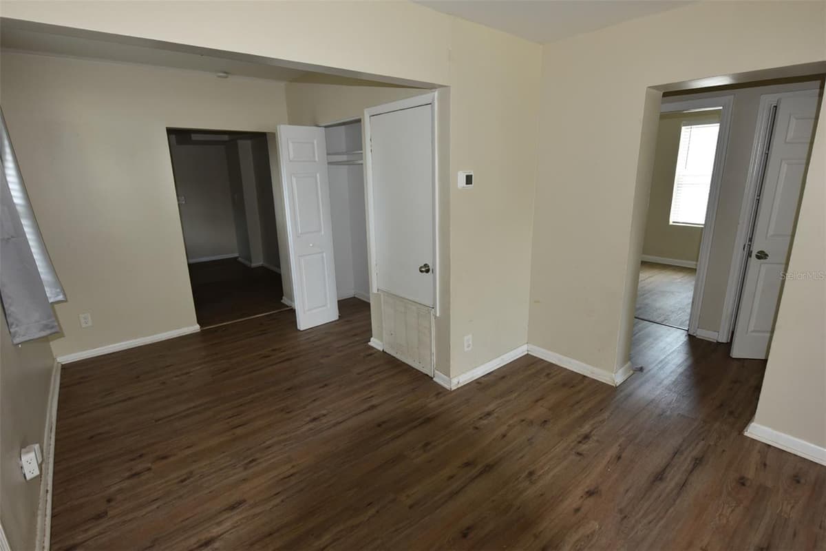 4642 10TH AVENUE — photo 8 of 30