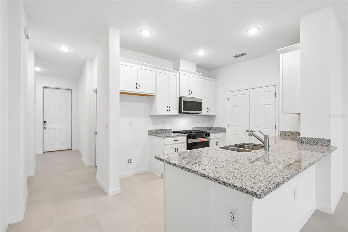27421 BLACK KITE AVENUE — photo 9 of 41