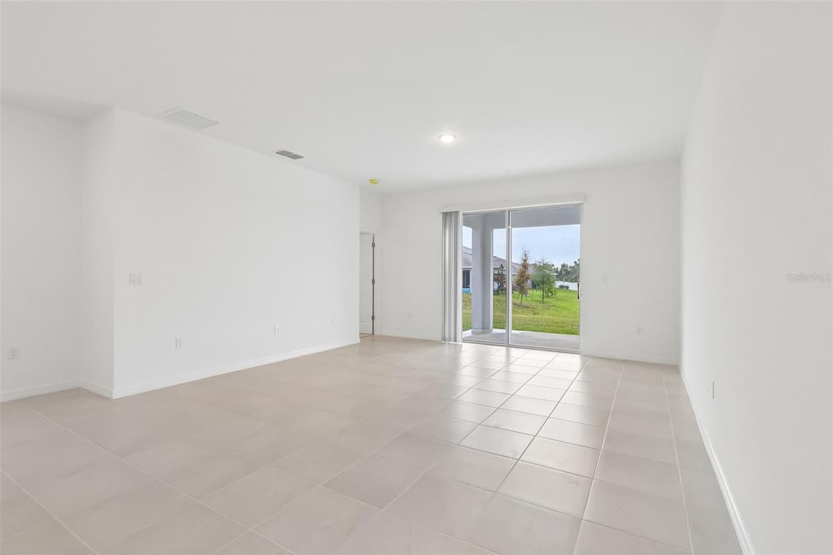 27421 BLACK KITE AVENUE — photo 7 of 41