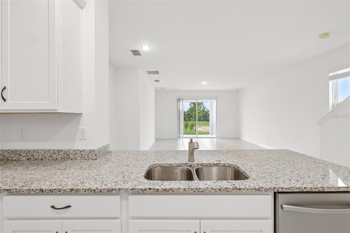 27421 BLACK KITE AVENUE — photo 13 of 41