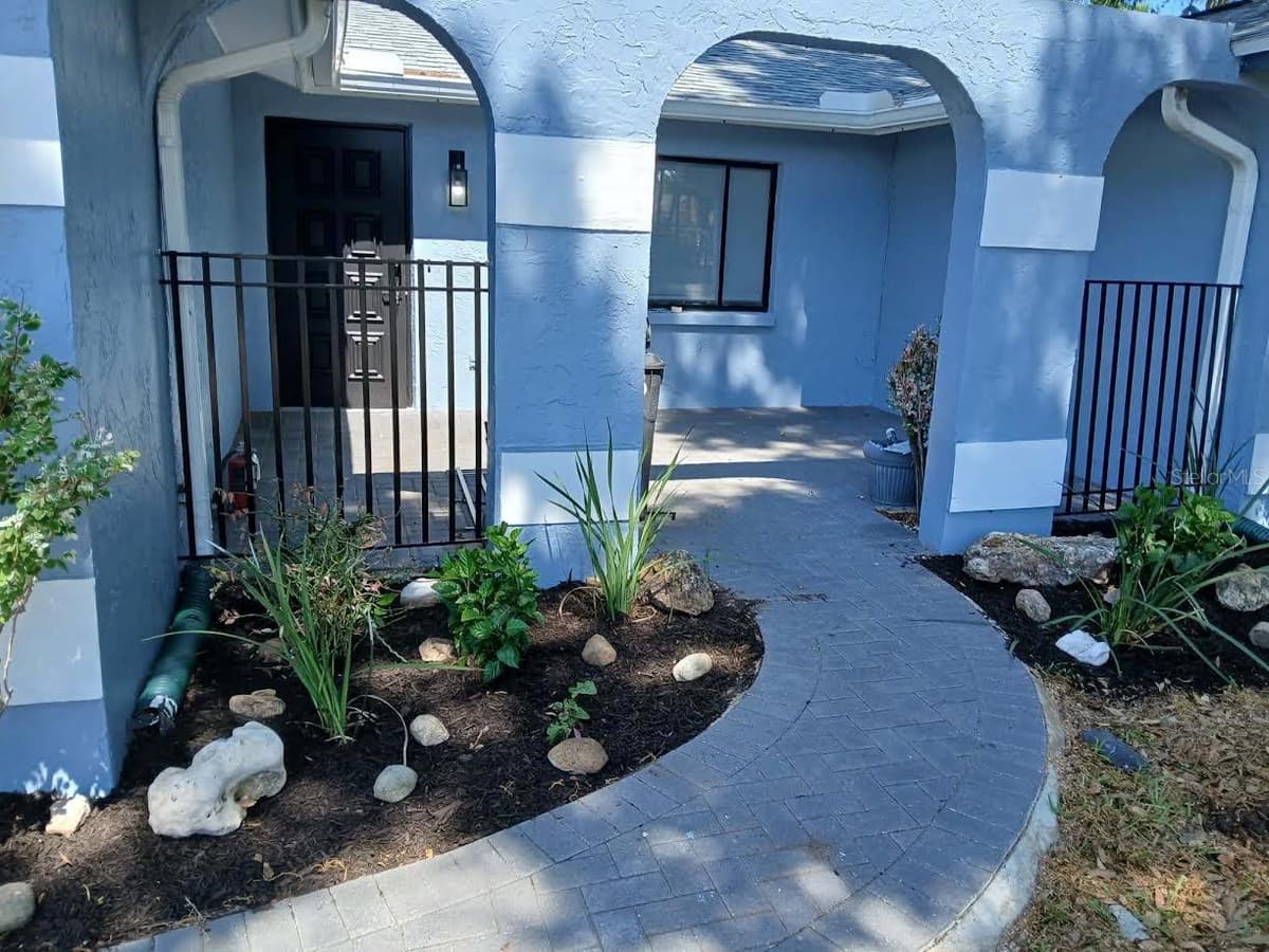 12033 KAY DRIVE — photo 2 of 7