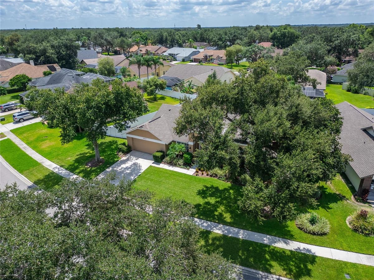 2317 EAGLE BLUFF DRIVE — photo 41 of 52