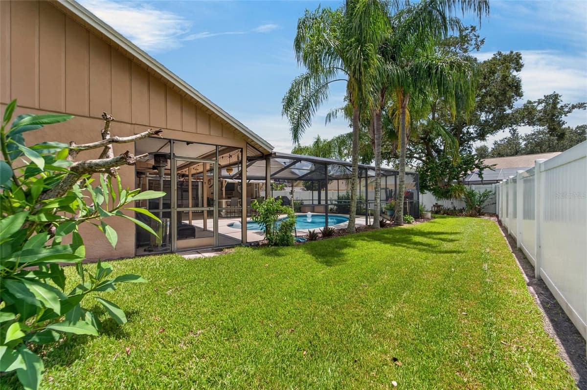 2317 EAGLE BLUFF DRIVE — photo 45 of 52