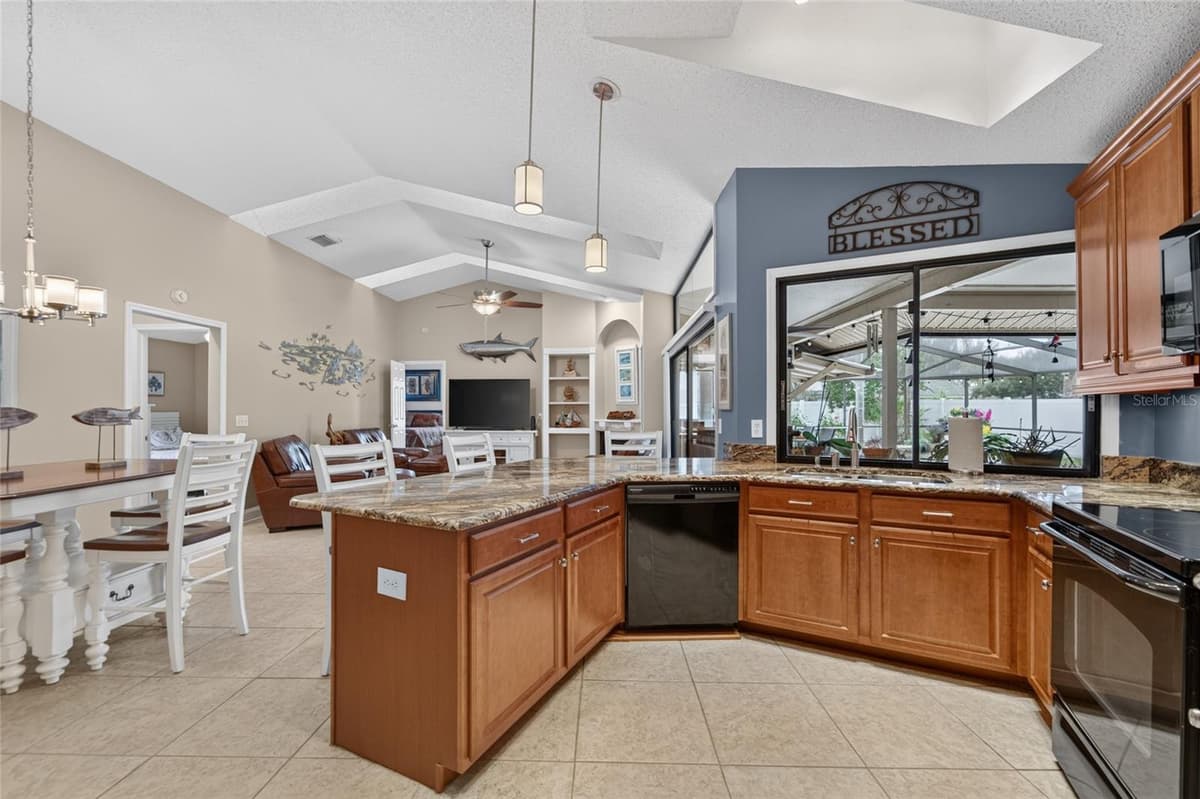 2317 EAGLE BLUFF DRIVE — photo 4 of 52