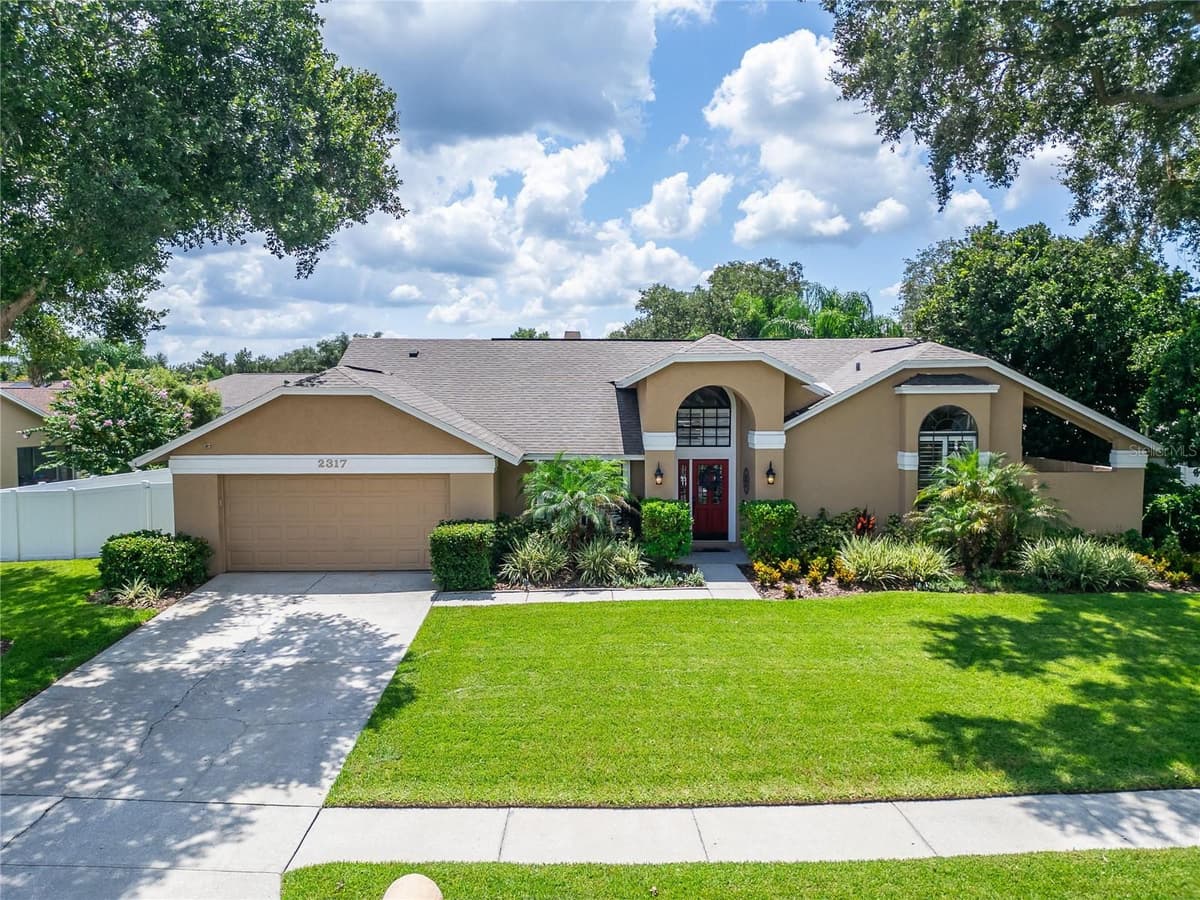 2317 EAGLE BLUFF DRIVE — photo 48 of 52
