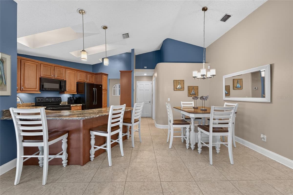 2317 EAGLE BLUFF DRIVE — photo 6 of 52