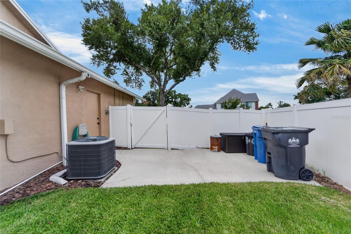 2317 EAGLE BLUFF DRIVE — photo 44 of 52