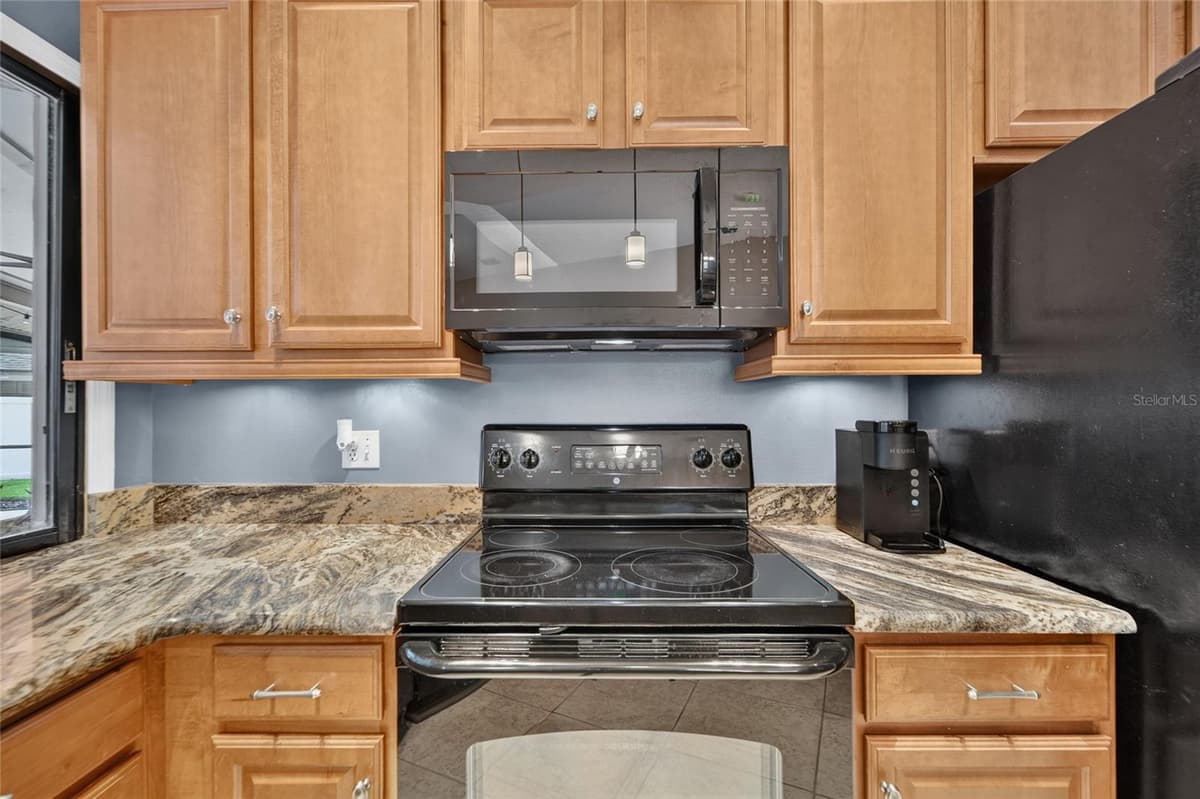 2317 EAGLE BLUFF DRIVE — photo 8 of 52