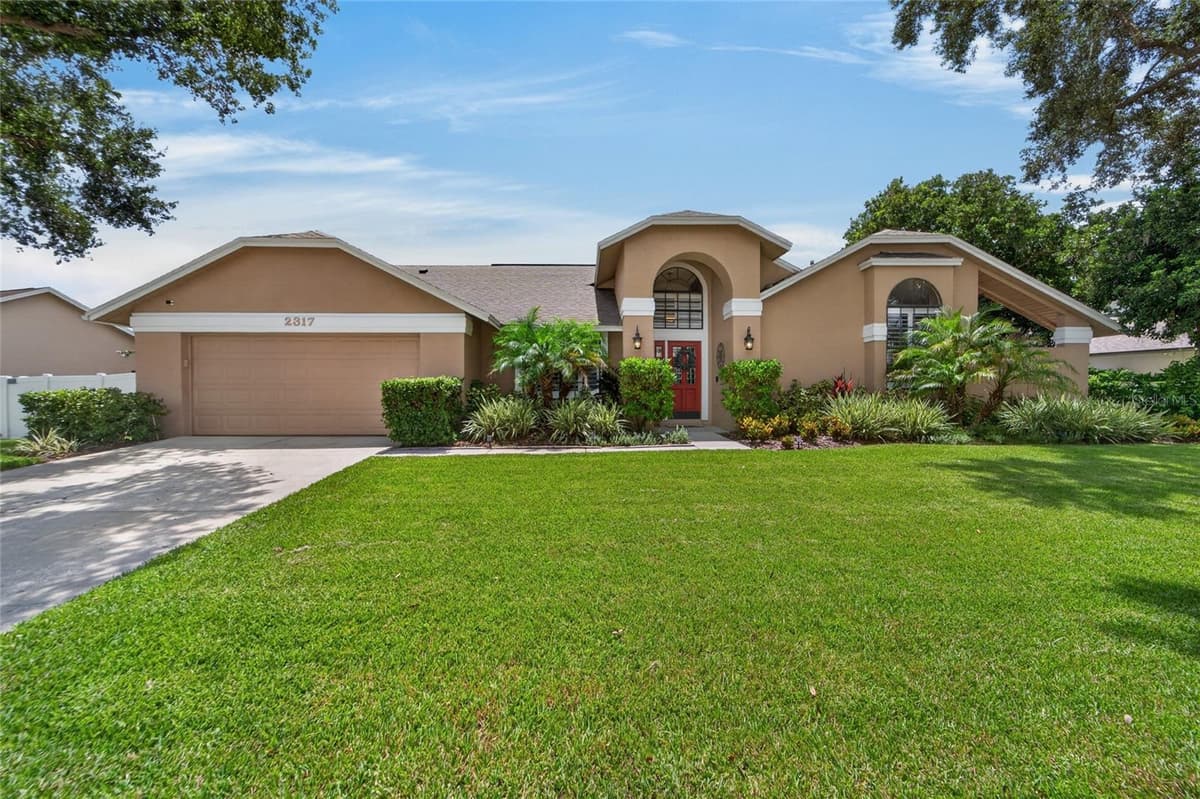 2317 EAGLE BLUFF DRIVE — photo 47 of 52