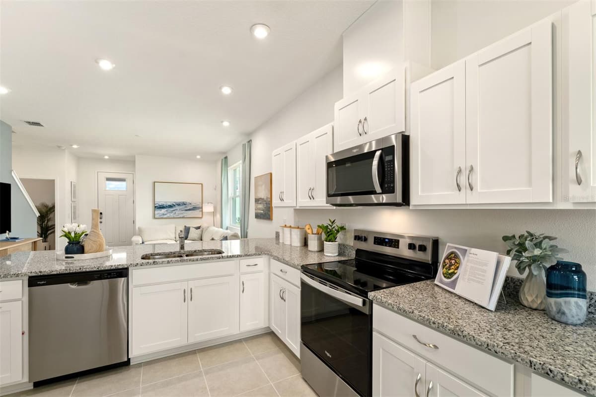 137 RAINWOOD STREET — photo 6 of 31