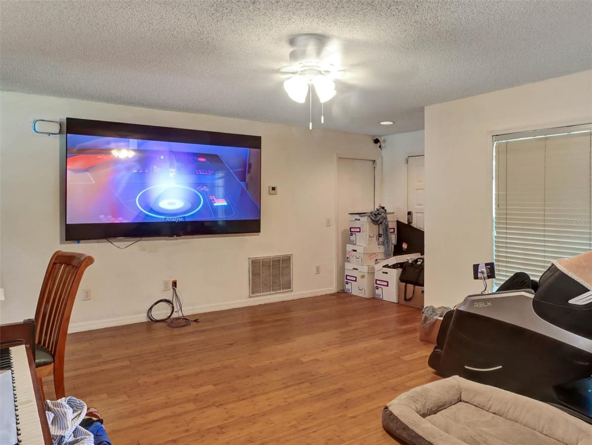 22817 SAINT THOMAS CIRCLE — photo 13 of 27