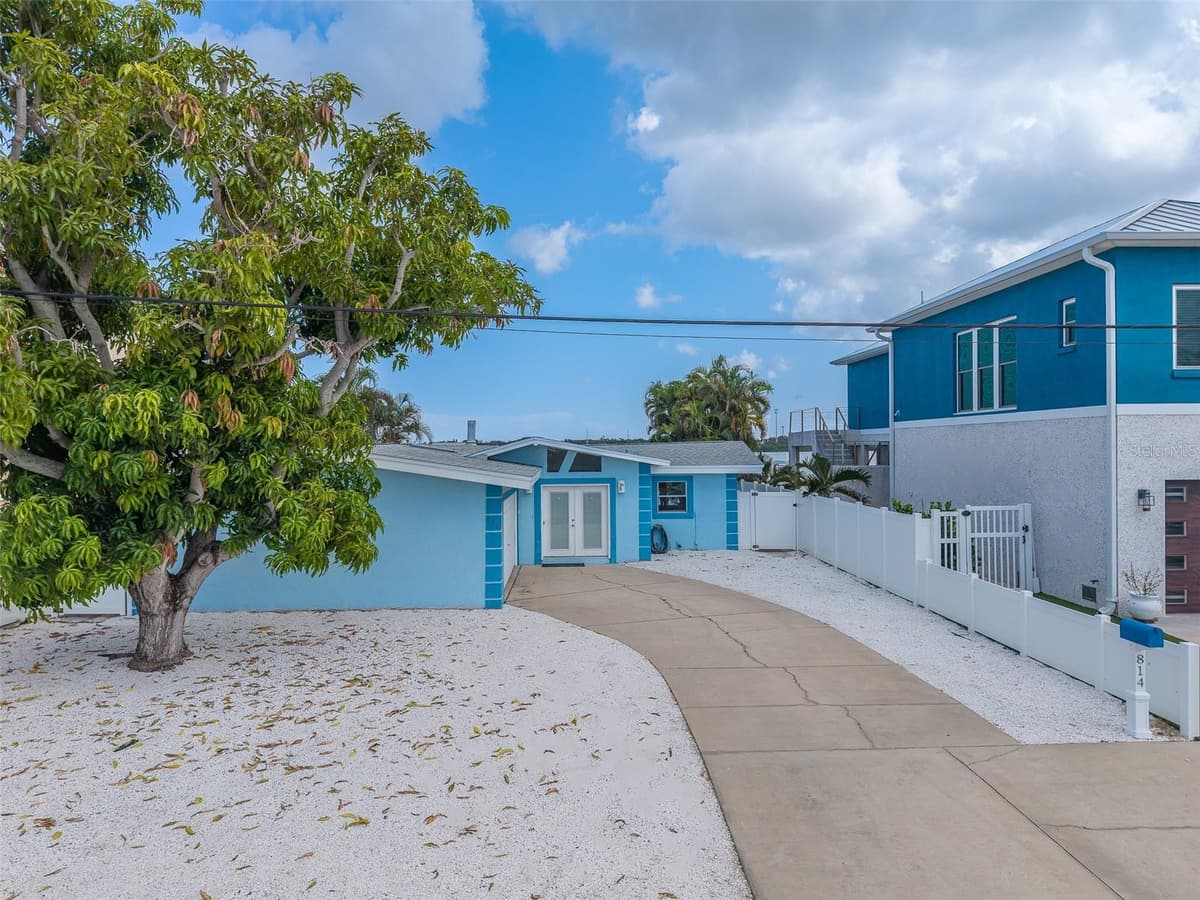814 BAY POINT DRIVE — photo 2 of 50