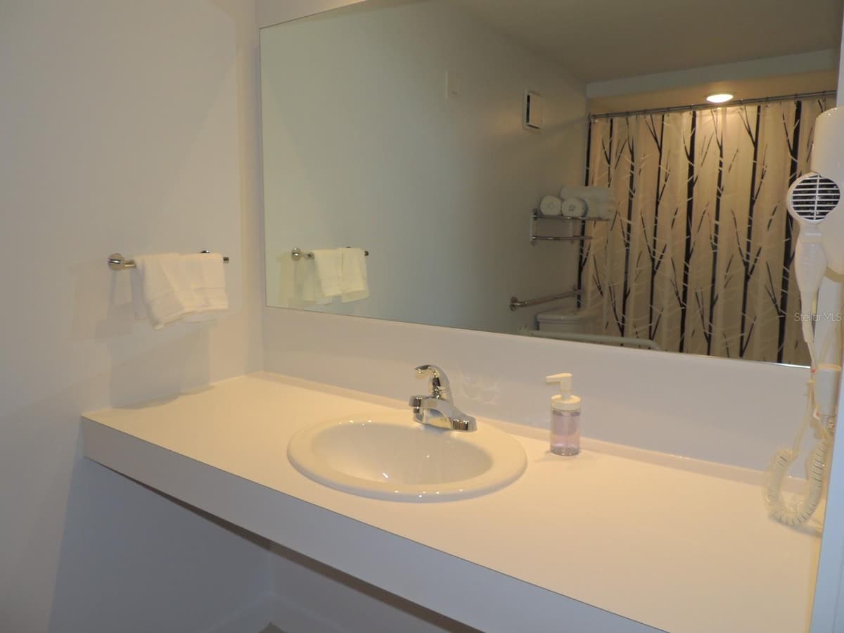 5245 IRLO BRONSON MEM HWY 165 — photo 10 of 19