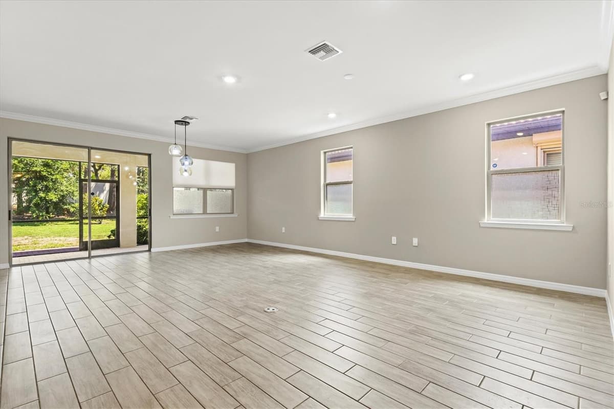 308 SOLIERA STREET — photo 12 of 36