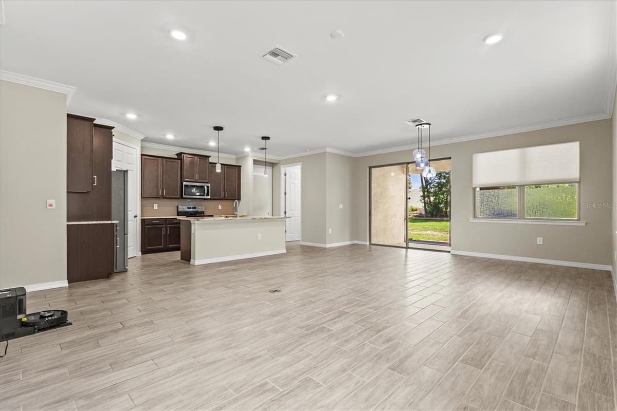 308 SOLIERA STREET — photo 13 of 36