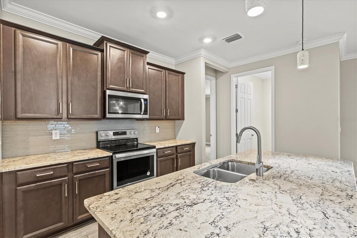 308 SOLIERA STREET — photo 10 of 36