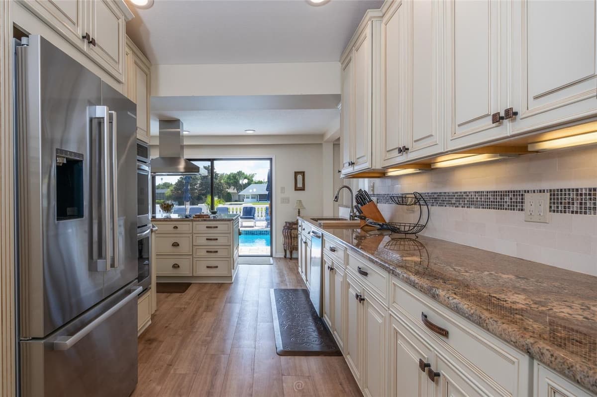 13 CAROLLO COURT — photo 15 of 61