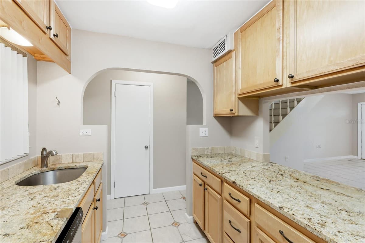 3365 RAMBLEWOOD DRIVE — photo 6 of 41