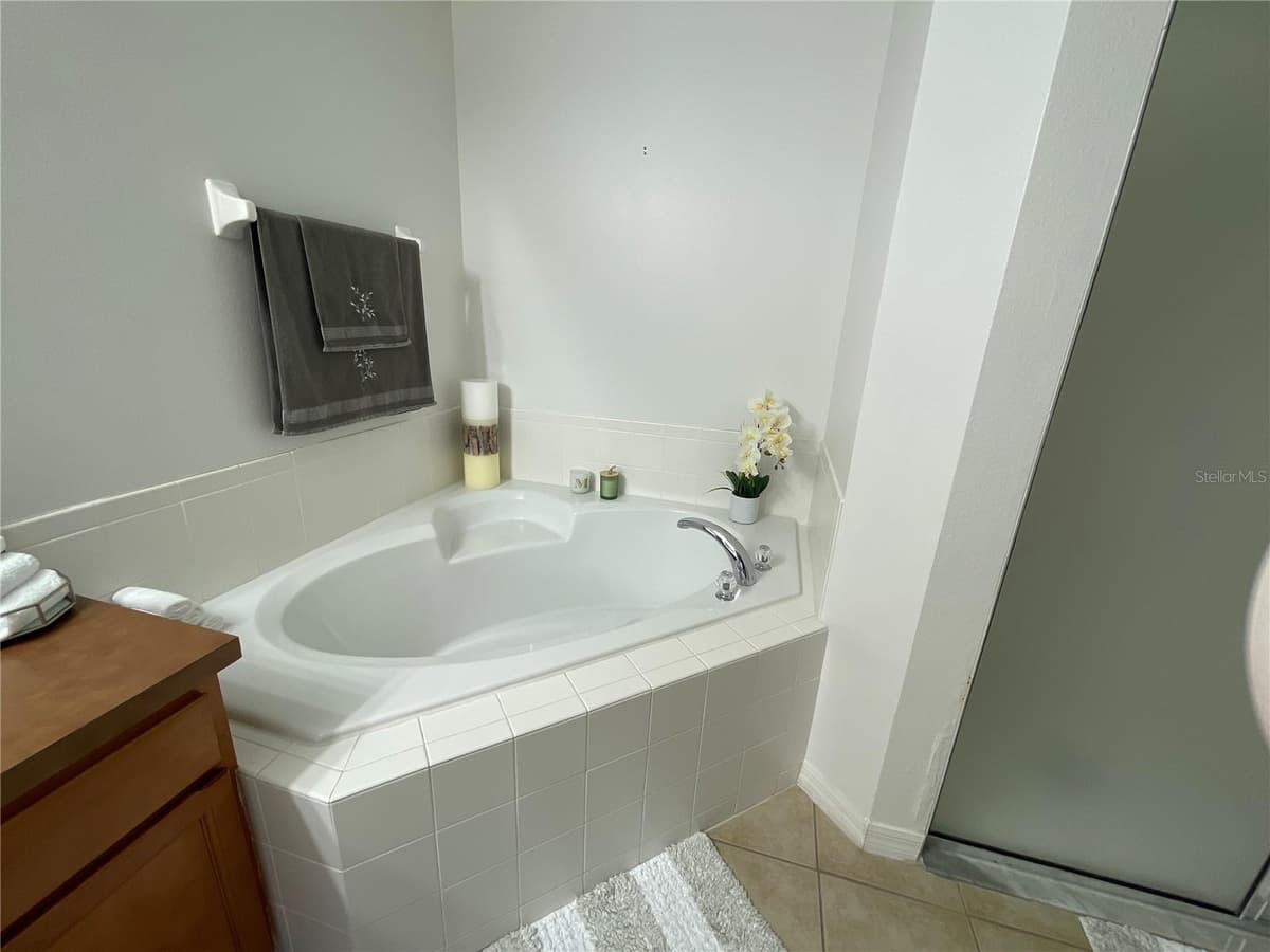 664 HATCHWOOD DRIVE — photo 13 of 29