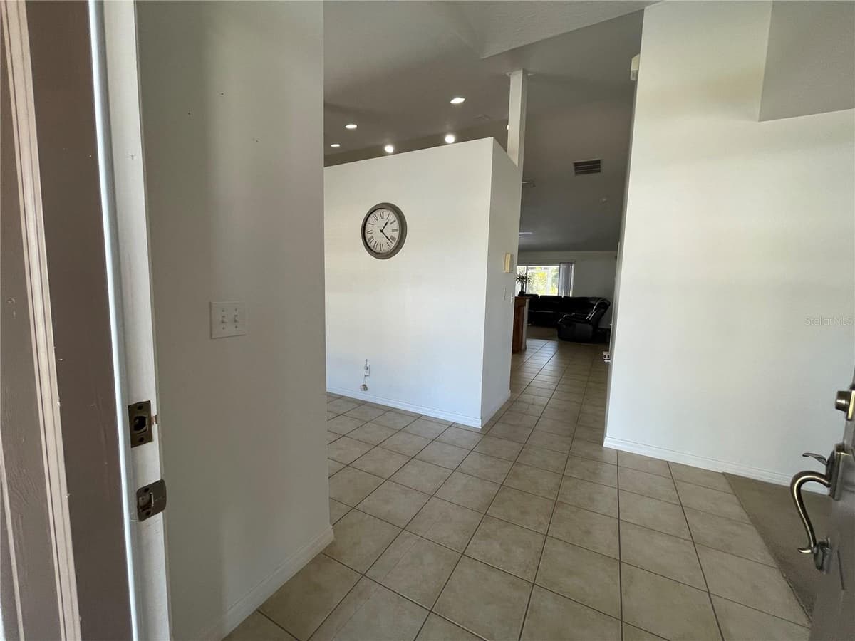 664 HATCHWOOD DRIVE — photo 7 of 29