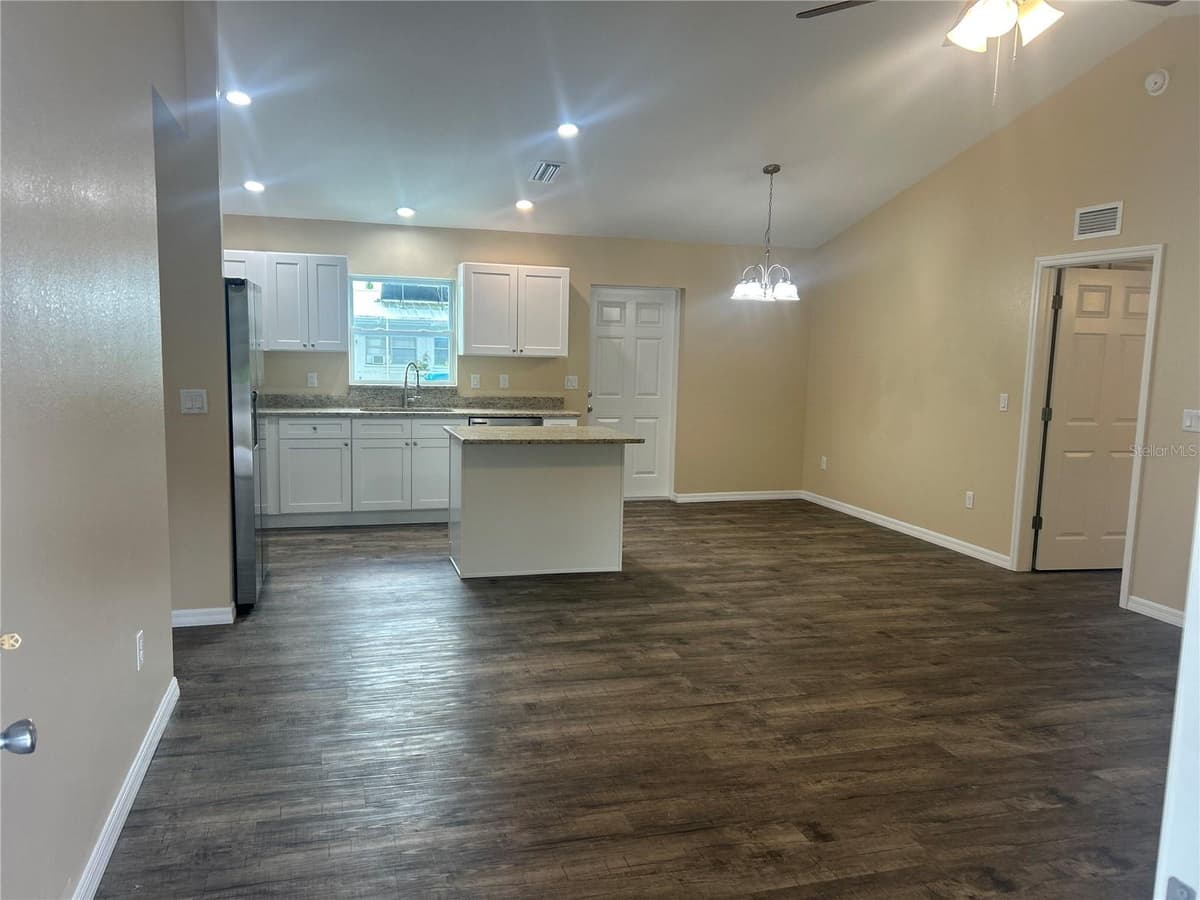 801 WALDRON STREET — photo 2 of 22