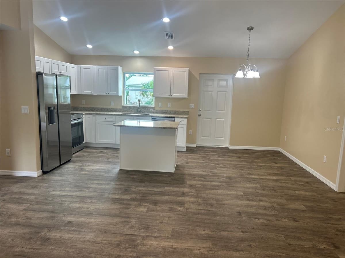 801 WALDRON STREET — photo 3 of 22