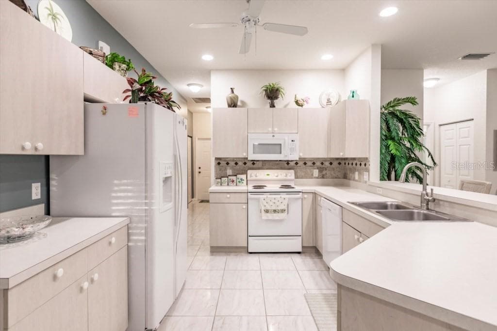 1337 RED OAK LANE — photo 5 of 32