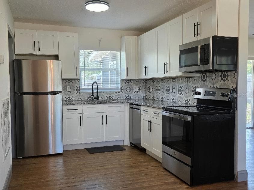 958 COBBLESTONE DRIVE — photo 2 of 12