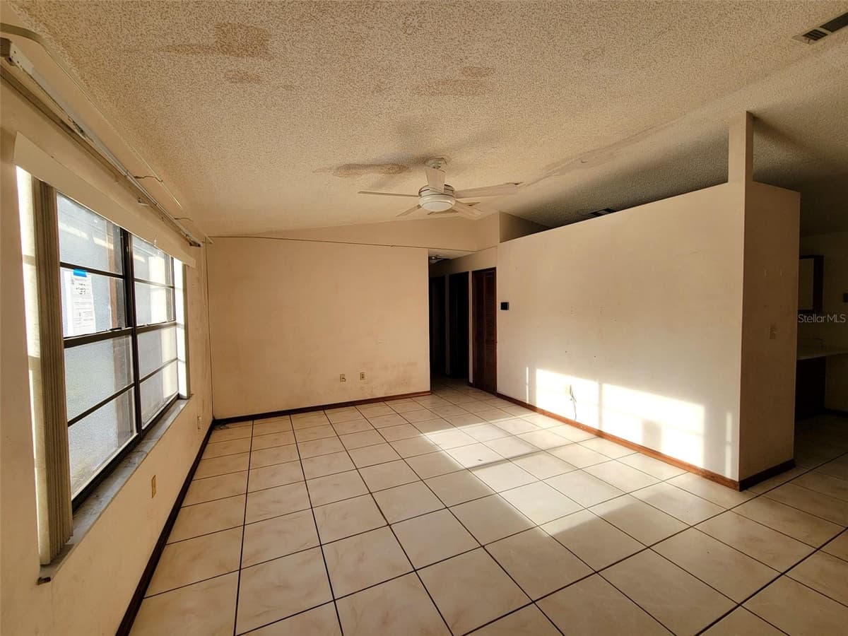 1618 GIVENS COURT — photo 3 of 18