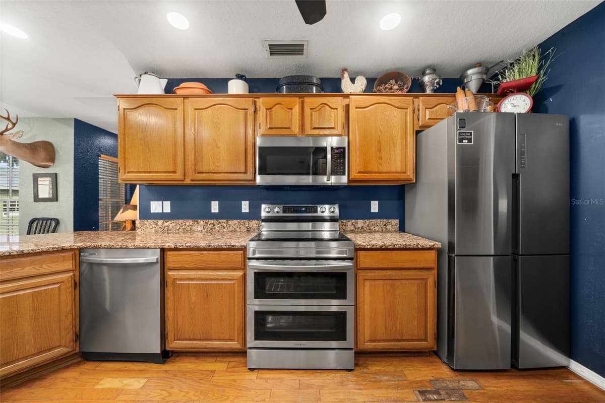 510 EDGEWOOD DRIVE — photo 11 of 43