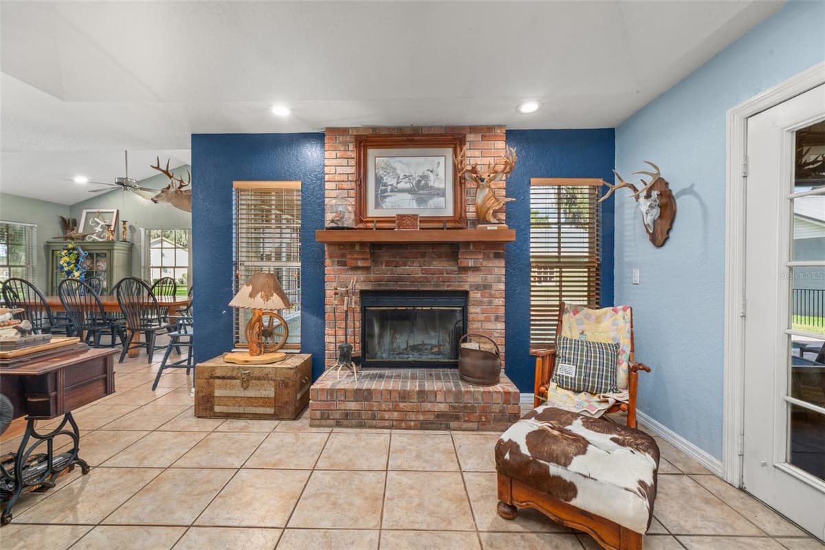 510 EDGEWOOD DRIVE — photo 6 of 43