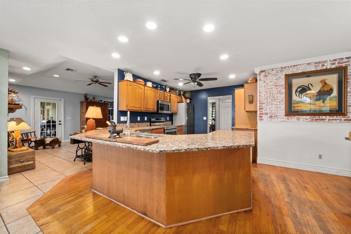 510 EDGEWOOD DRIVE — photo 8 of 43