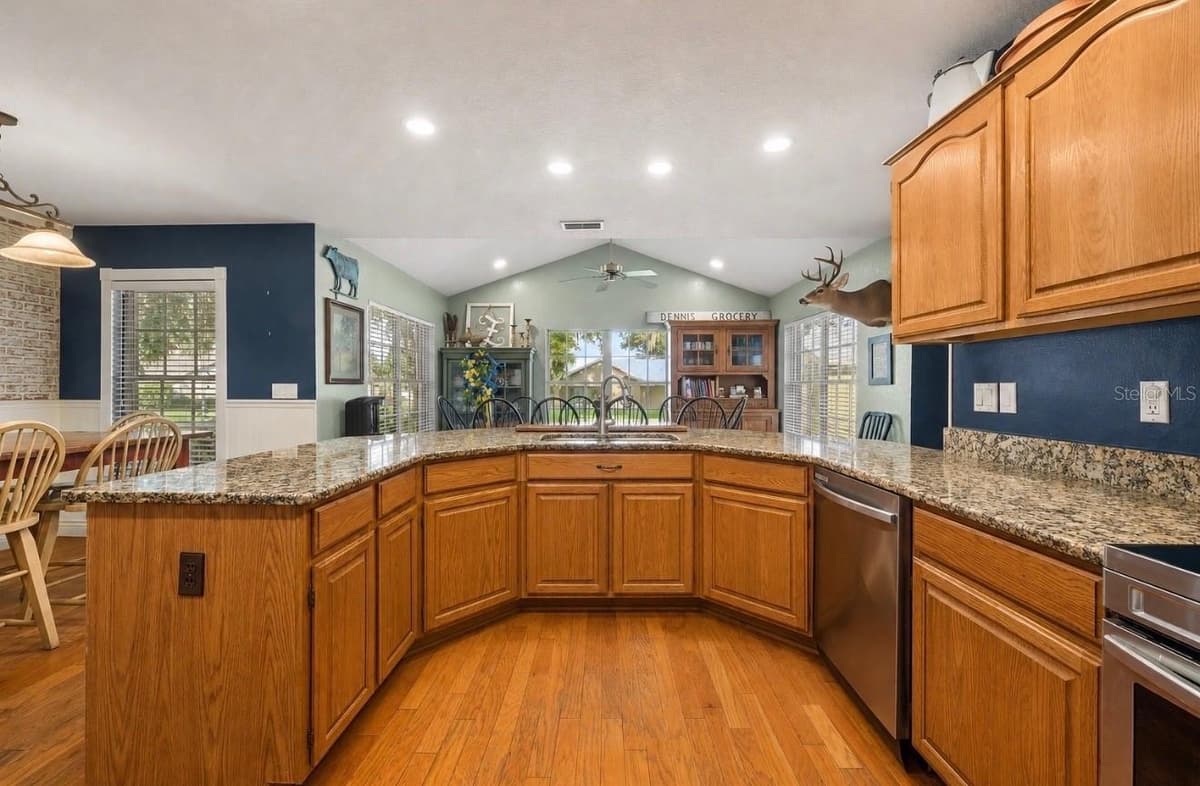 510 EDGEWOOD DRIVE — photo 9 of 43