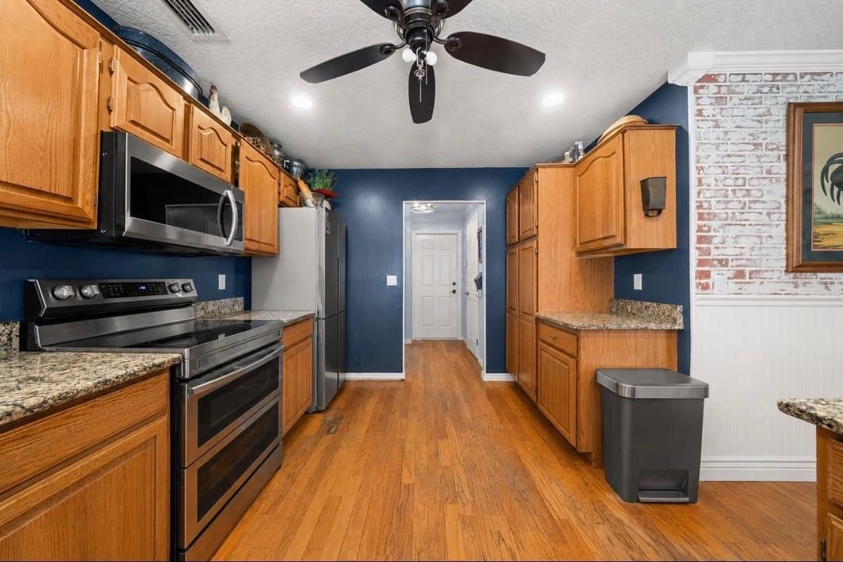 510 EDGEWOOD DRIVE — photo 10 of 43