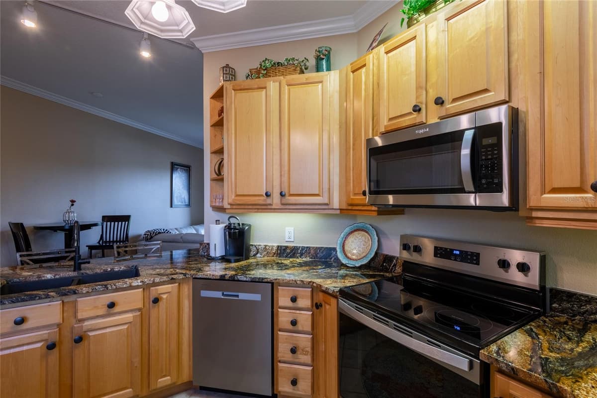 6808 DALI AVENUE — photo 11 of 22