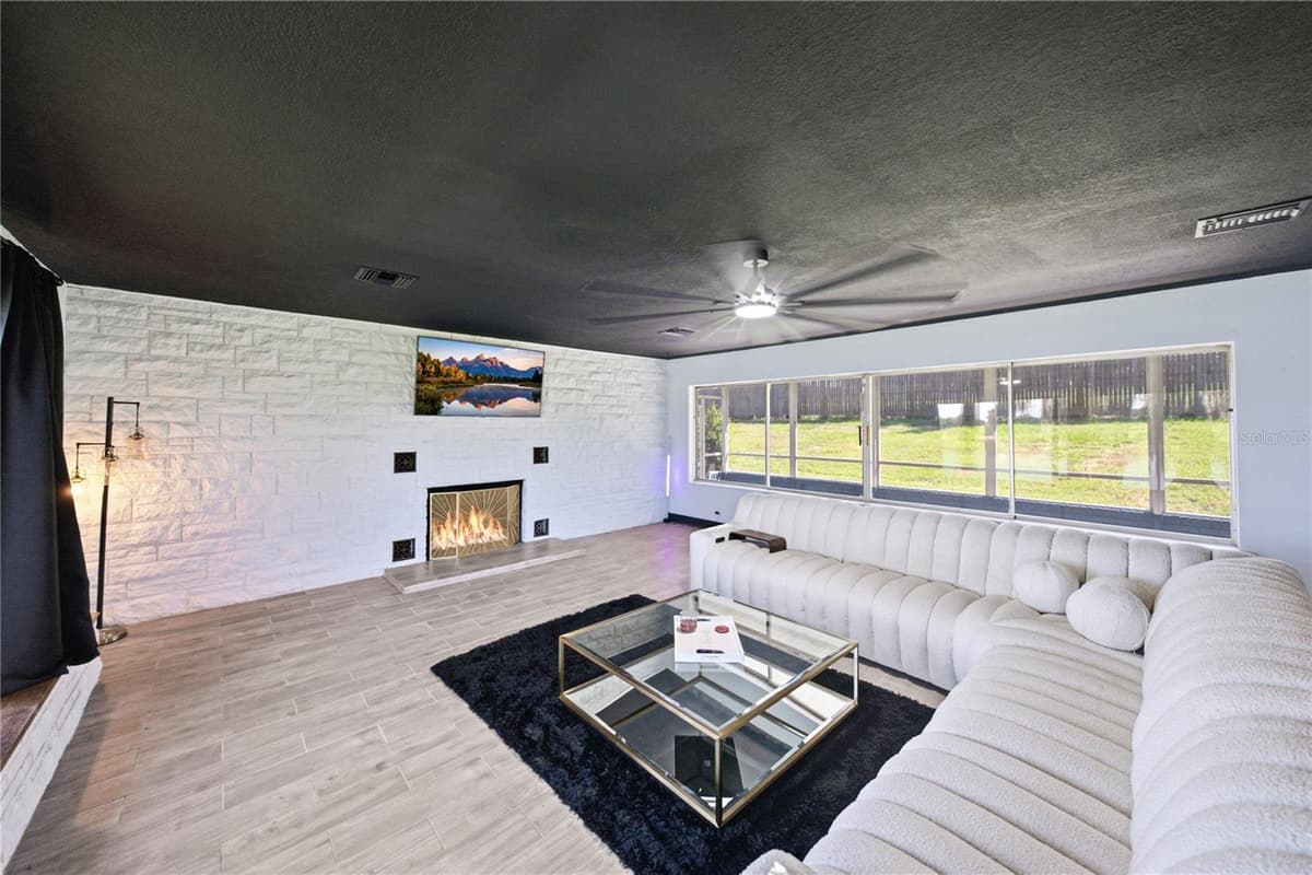 2120 HURLEY DRIVE — photo 9 of 43