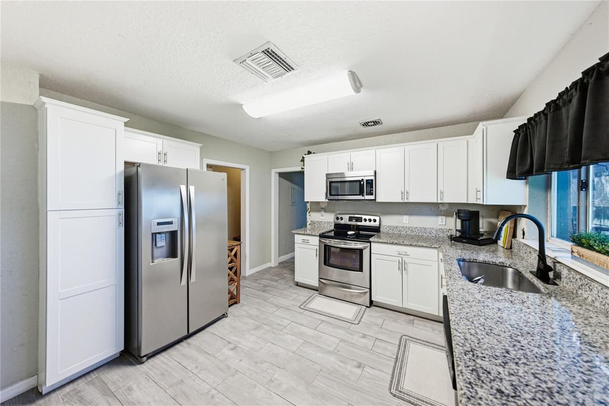 2120 HURLEY DRIVE — photo 12 of 43