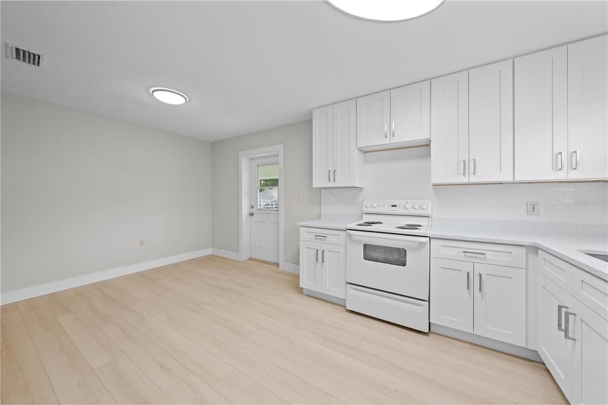 224 CALIFORNIA AVENUE — photo 15 of 48