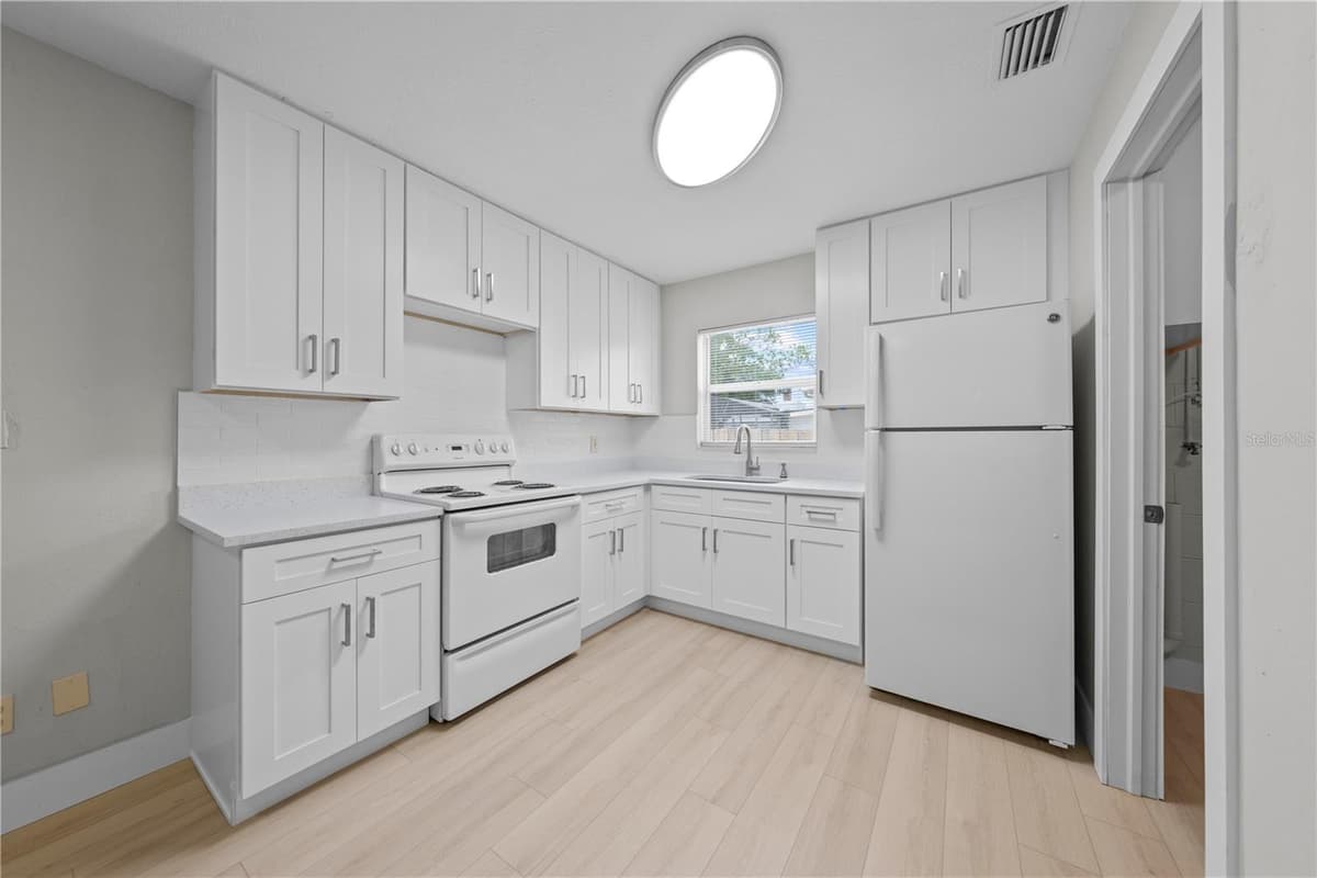 224 CALIFORNIA AVENUE — photo 10 of 48